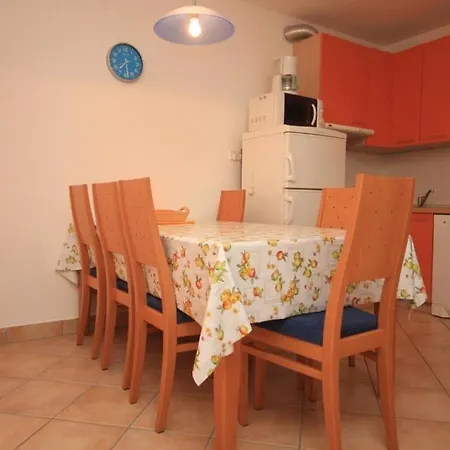 Апартаменты With Wifi Stinjan, - 7245 *